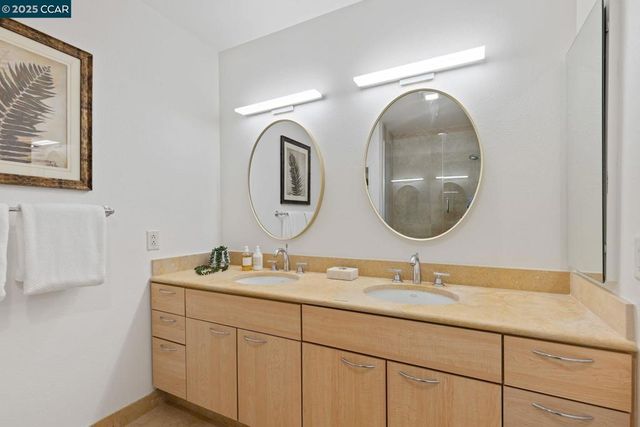 1 Lakeside Dr 1404, Oakland, CA 94612