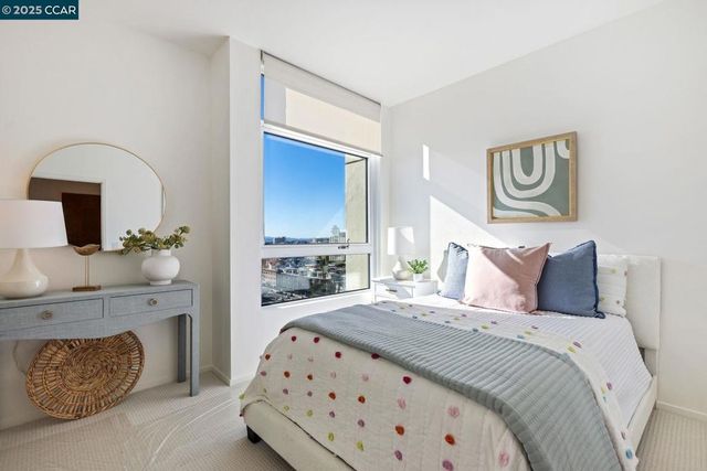 1 Lakeside Dr 1404, Oakland, CA 94612