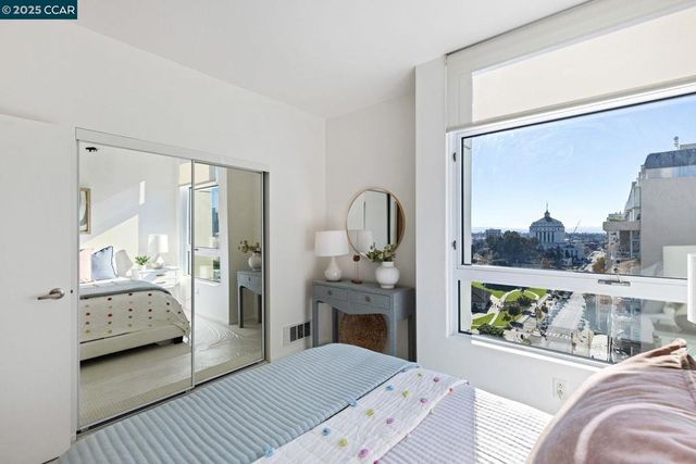 1 Lakeside Dr 1404, Oakland, CA 94612