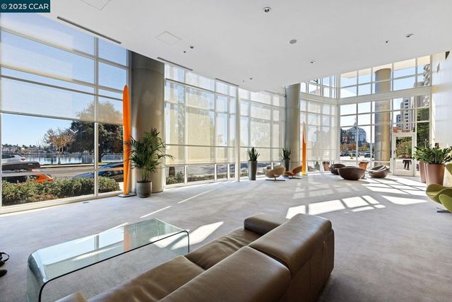 1 Lakeside Dr 1404, Oakland, CA 94612