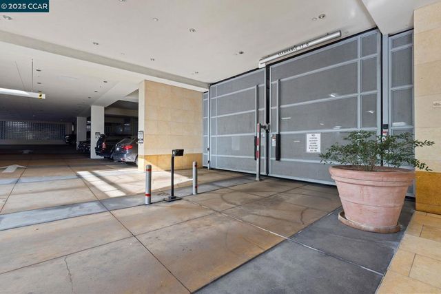 1 Lakeside Dr 1404, Oakland, CA 94612