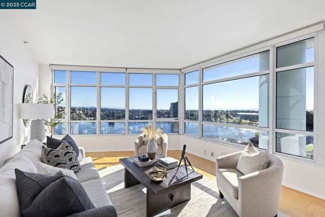 1 Lakeside Dr 1404, Oakland, CA 94612
