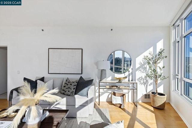 1 Lakeside Dr 1404, Oakland, CA 94612