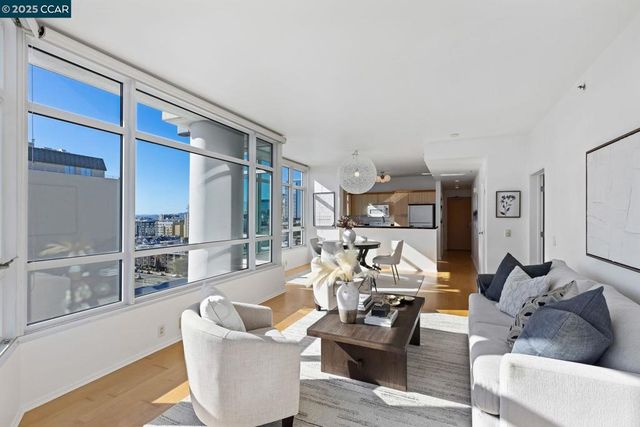 1 Lakeside Dr 1404, Oakland, CA 94612