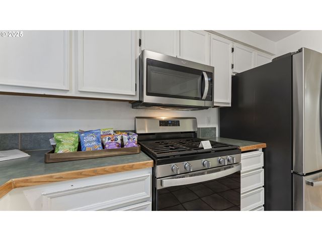 191 Ne 33RD Ct, Hillsboro, OR 97124