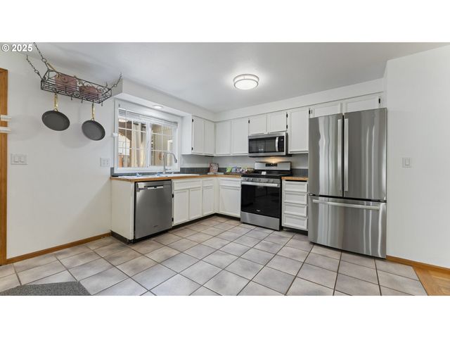 191 Ne 33RD Ct, Hillsboro, OR 97124