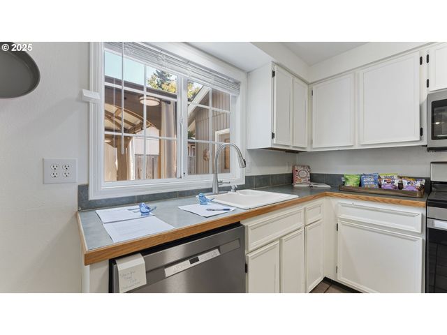 191 Ne 33RD Ct, Hillsboro, OR 97124