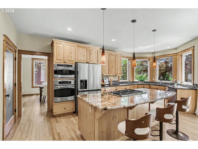 17622 BROOKHURST Dr, Lake Oswego, OR 97034