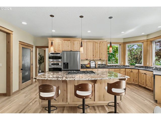 17622 BROOKHURST Dr, Lake Oswego, OR 97034
