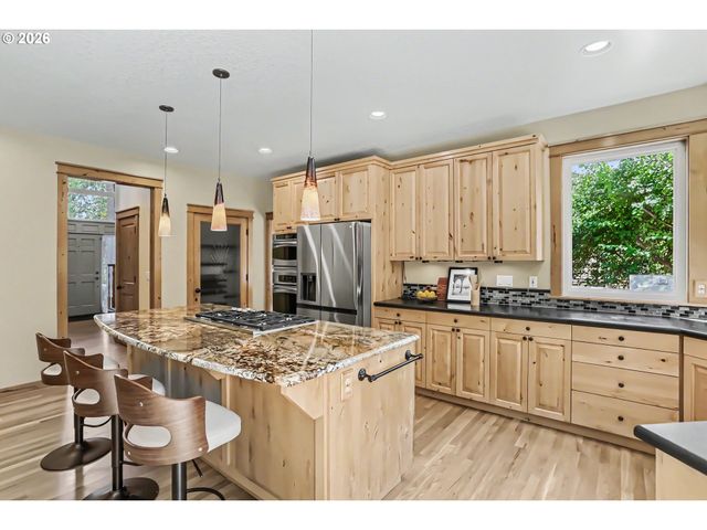 17622 BROOKHURST Dr, Lake Oswego, OR 97034