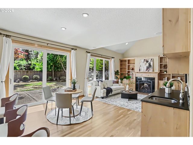 17622 BROOKHURST Dr, Lake Oswego, OR 97034
