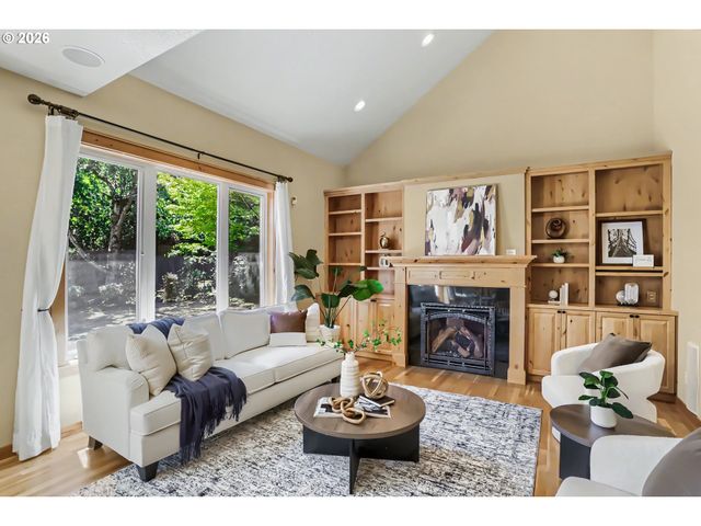 17622 BROOKHURST Dr, Lake Oswego, OR 97034