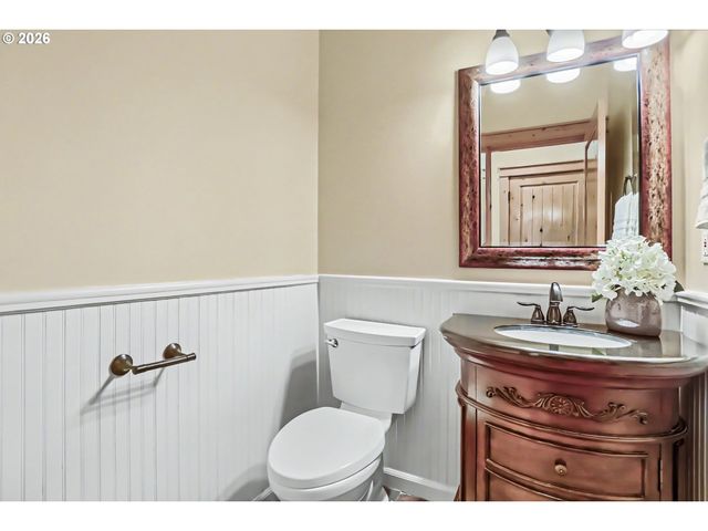 17622 BROOKHURST Dr, Lake Oswego, OR 97034