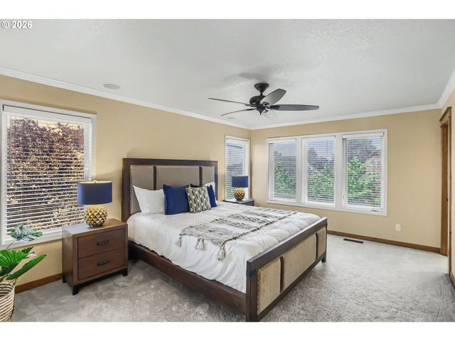 17622 BROOKHURST Dr, Lake Oswego, OR 97034