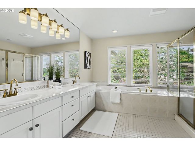 17622 BROOKHURST Dr, Lake Oswego, OR 97034