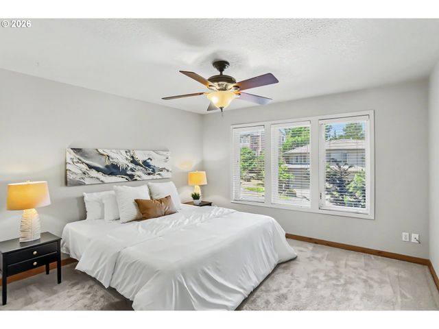 17622 BROOKHURST Dr, Lake Oswego, OR 97034