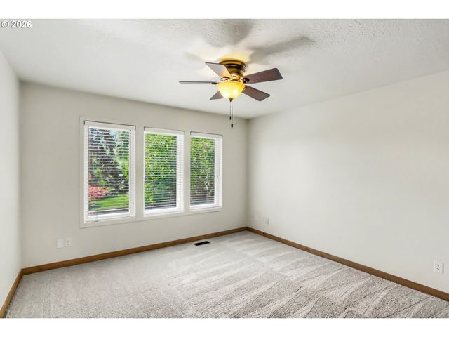 17622 BROOKHURST Dr, Lake Oswego, OR 97034