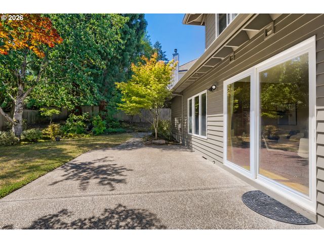 17622 BROOKHURST Dr, Lake Oswego, OR 97034