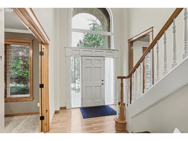 17622 BROOKHURST Dr, Lake Oswego, OR 97034