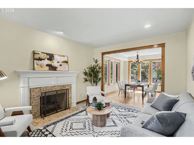 17622 BROOKHURST Dr, Lake Oswego, OR 97034