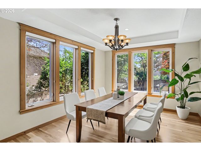 17622 BROOKHURST Dr, Lake Oswego, OR 97034