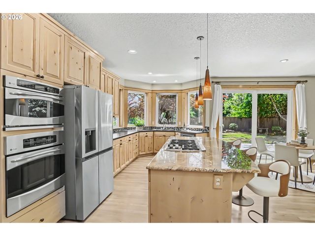 17622 BROOKHURST Dr, Lake Oswego, OR 97034