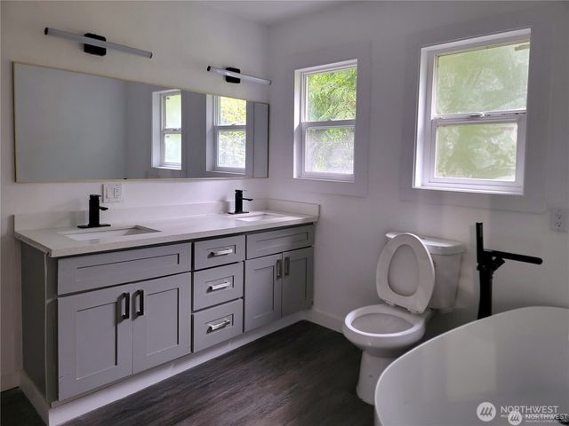 13721 409th Avenue SE, North Bend, WA 98045