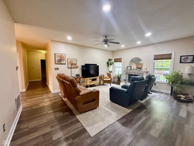 10002 New Dawn Place, Avon, IN 46123