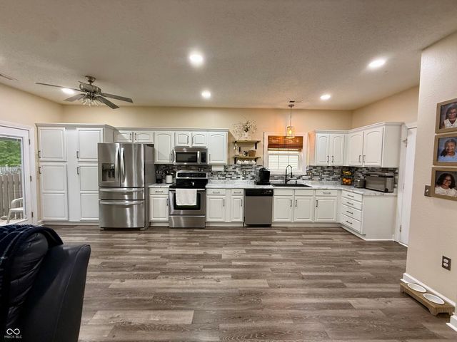 10002 New Dawn Place, Avon, IN 46123