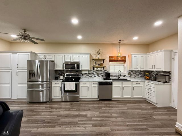 10002 New Dawn Place, Avon, IN 46123