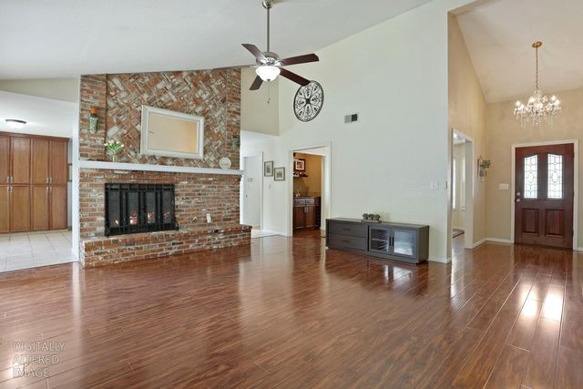 2210 W River Dr, Stockton, CA 95204