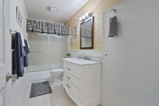 2210 W River Dr, Stockton, CA 95204