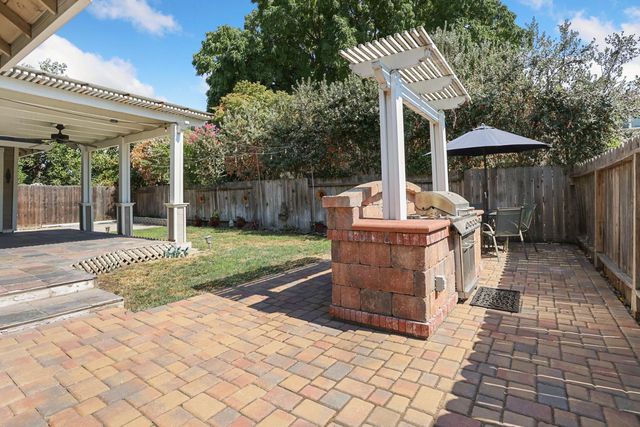 2210 W River Dr, Stockton, CA 95204