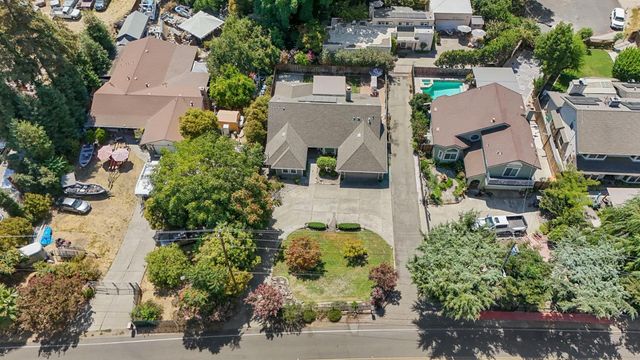 2210 W River Dr, Stockton, CA 95204