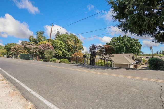 2210 W River Dr, Stockton, CA 95204