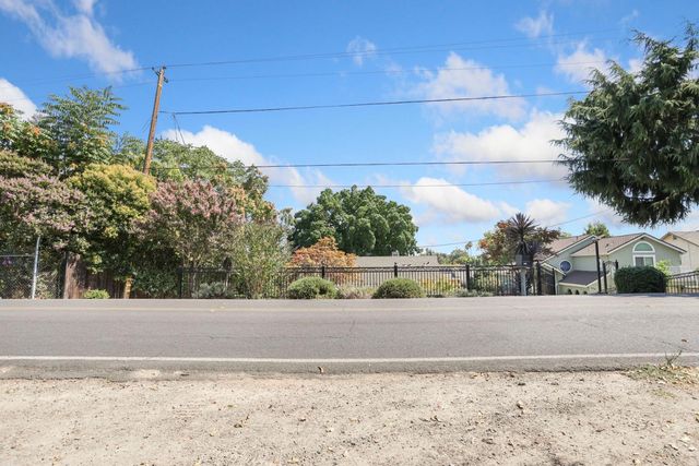 2210 W River Dr, Stockton, CA 95204