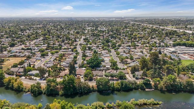 2210 W River Dr, Stockton, CA 95204