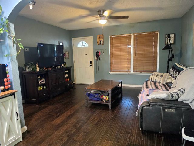 417 Cedarwood Street, Azle, TX 76020