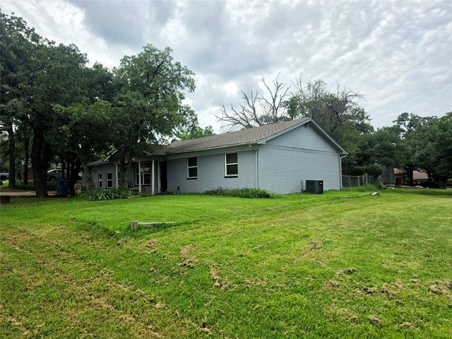 417 Cedarwood Street, Azle, TX 76020