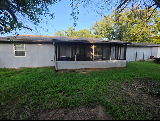 417 Cedarwood Street, Azle, TX 76020