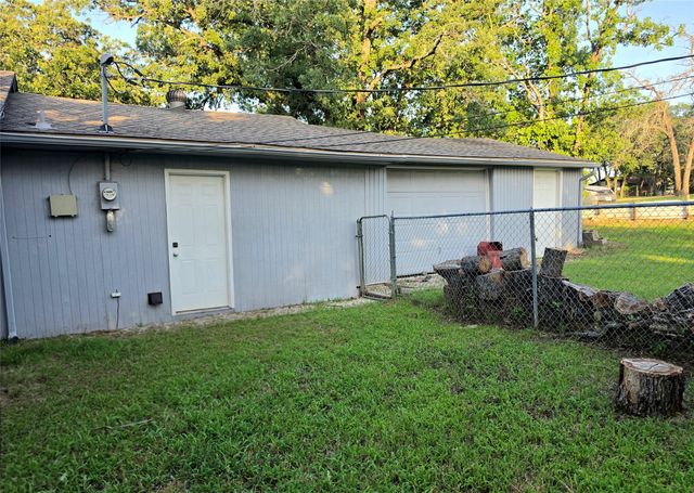 417 Cedarwood Street, Azle, TX 76020