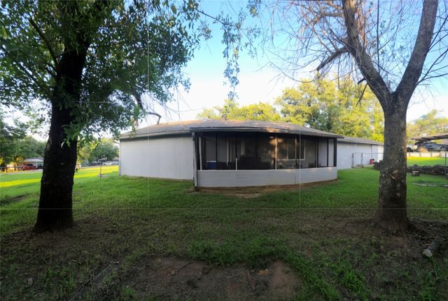 417 Cedarwood Street, Azle, TX 76020