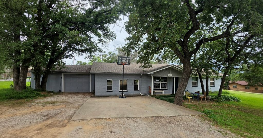 417 Cedarwood Street, Azle, TX 76020
