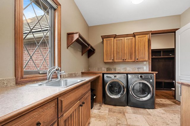 8219 W Meadow Park, Wichita, KS 67205