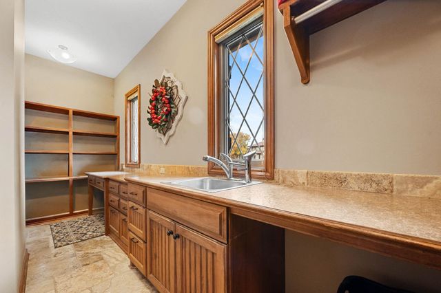 8219 W Meadow Park, Wichita, KS 67205