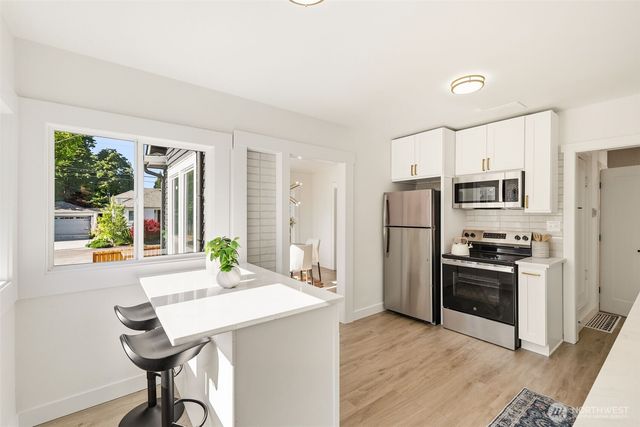 515 N 122nd Street, Seattle, WA 98133