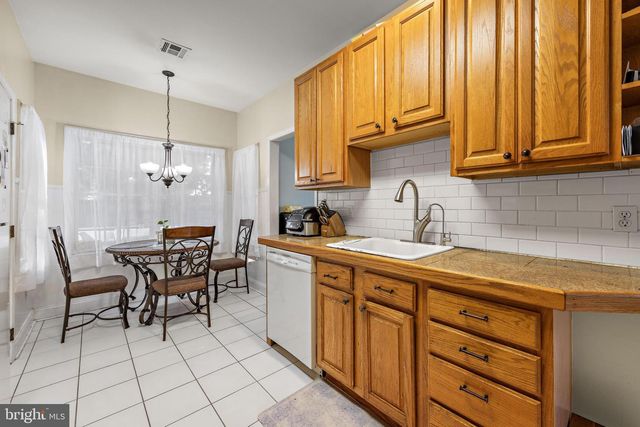 1016 BEACH LN, Manahawkin, NJ 08050