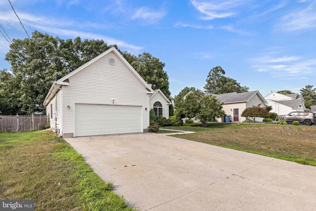 1016 BEACH LN, Manahawkin, NJ 08050