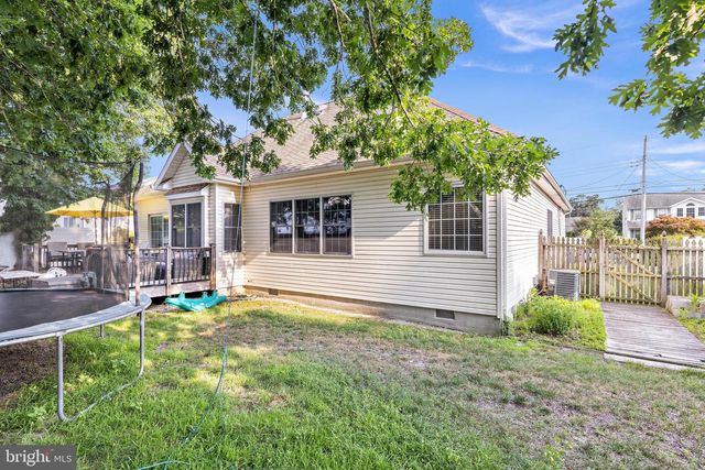 1016 BEACH LN, Manahawkin, NJ 08050