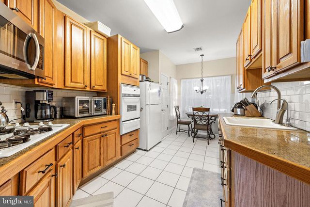 1016 BEACH LN, Manahawkin, NJ 08050